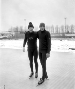 Europese Schaatskampioenschappen te Deventer, Ard Schenk (rechts) en Per Ivasr M, Bestanddeelnr 918-7021