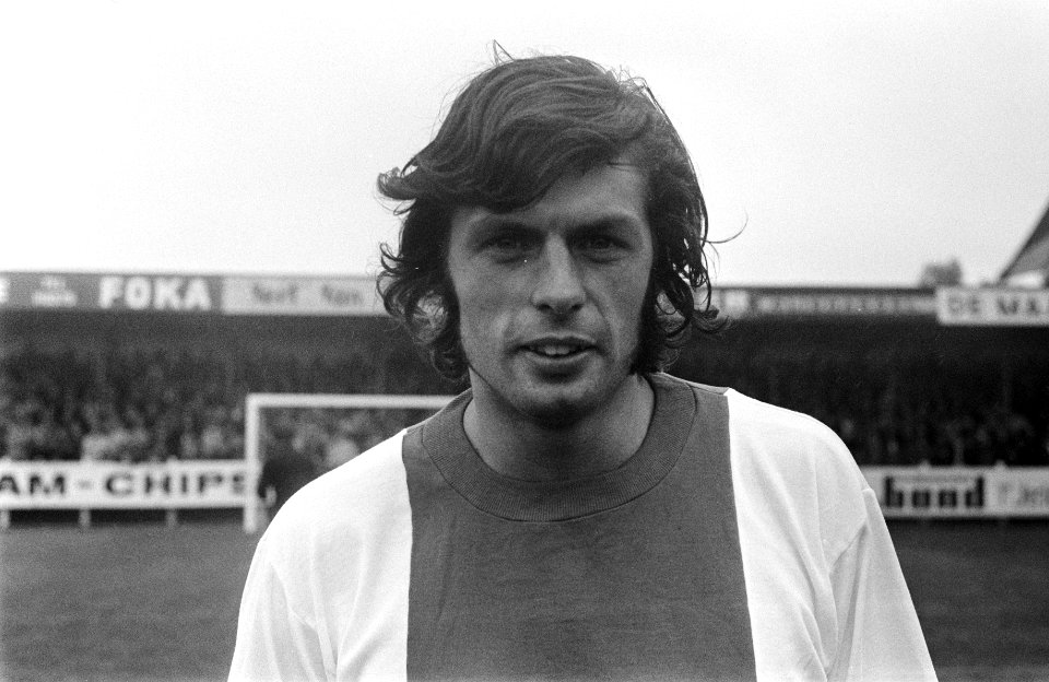 Excelsior tegen Ajax 1-1 nr. 10 Suurbier, kop, nr. 11 Krol, kop, nr. 12 Stuy, Bestanddeelnr 923-8987