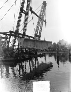 Excursie van 250 ingenieurs bij nieuwe Amstelbrug. Amstelbrug zelf, Bestanddeelnr 905-7886