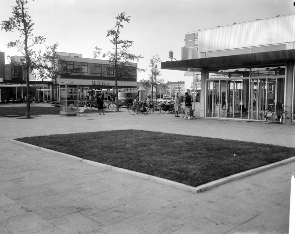 Excursie Tuindorp Osdorp, het winkelcentrum, Bestanddeelnr 917-0273