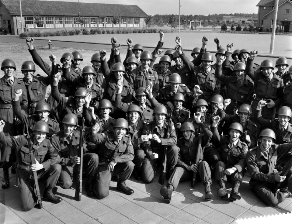 Excercitiewedstrijden van de Landmacht in de Simon Stevinkazerne te Ede, het win, Bestanddeelnr 910-3714