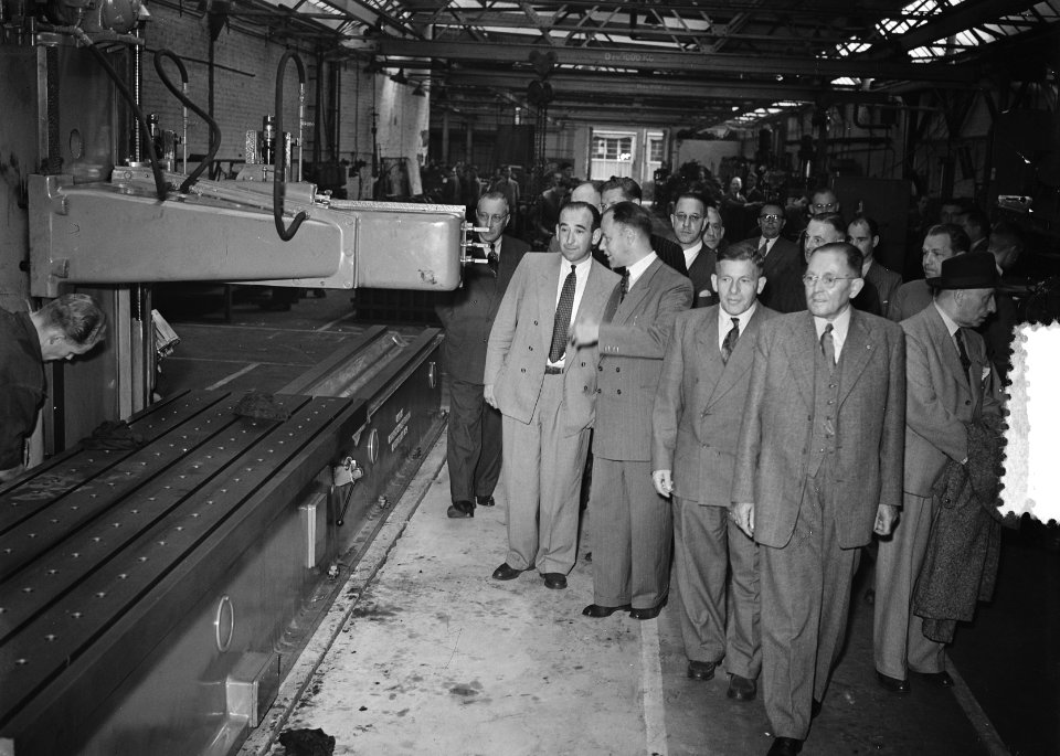 Excursie Kamerleden bij Van Doorne (Eindhoven), Bestanddeelnr 904-7584