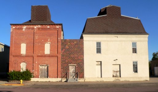 Excelsior Flour Mill (Yankton SD) from W 1