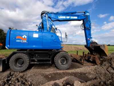 Excavator owned by Loon op Zand pic2