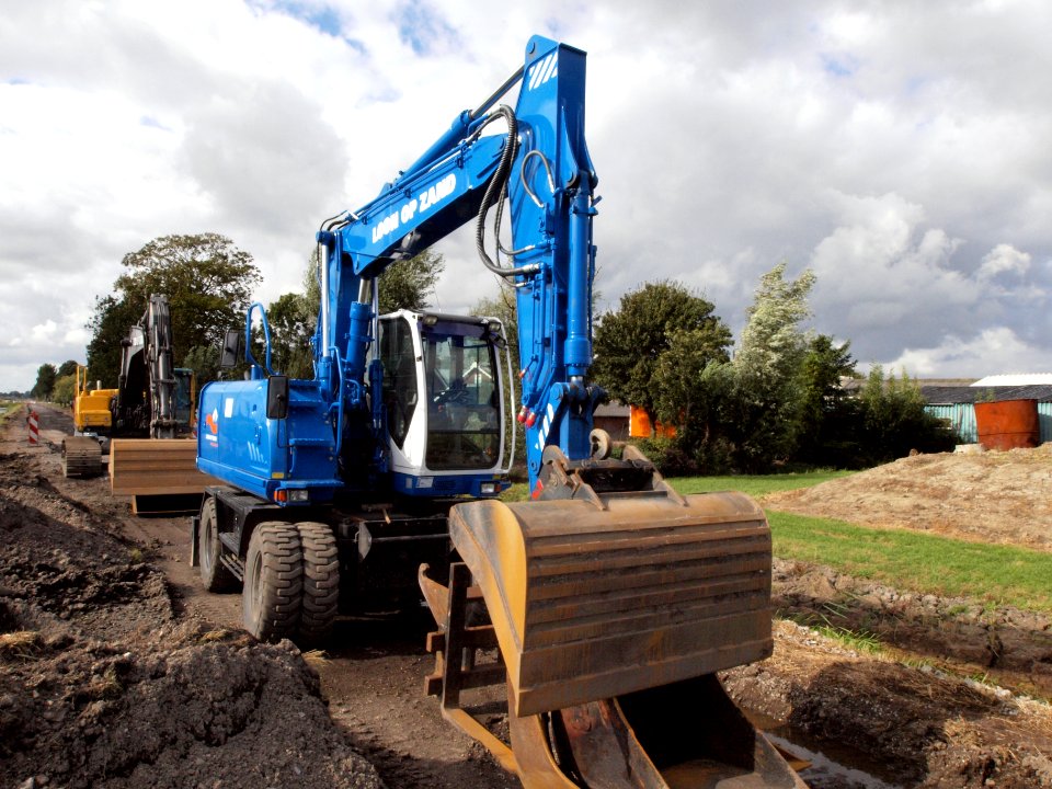 Excavator owned by Loon op Zand pic3