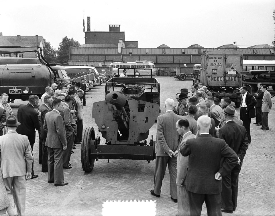 Excursie Kamerleden bij Van Doorne (Eindhoven), Bestanddeelnr 904-7579