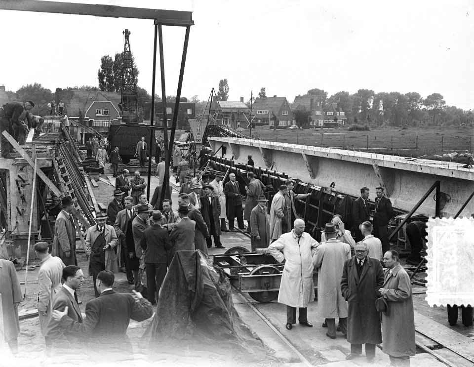 Excursie van 250 ingenieurs bij nieuwe Amstelbrug, Bestanddeelnr 905-7878