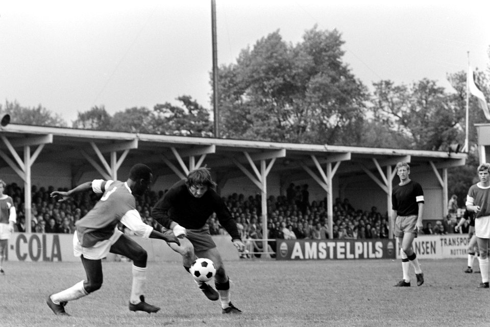 Excelsior tegen Elinkwijk 3-1 Excelsior naar ere-divisie, Bestanddeelnr 923-5616