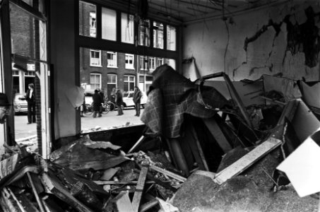 Explosie in Italiaanse groothandel van wijnen en levensmiddelen in Amsterdam, Bestanddeelnr 929-6871 photo