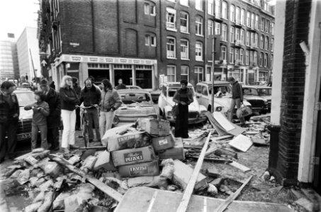 Explosie in Italiaanse groothandel van wijnen en levensmiddelen in Amsterdam, Bestanddeelnr 929-6870 photo