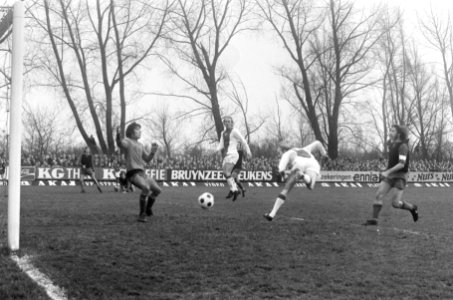 Excelsior tegen Ajax 1-2, Geels kopt 1e doelpunt, midden Brokamp, Bestanddeelnr 927-6884
