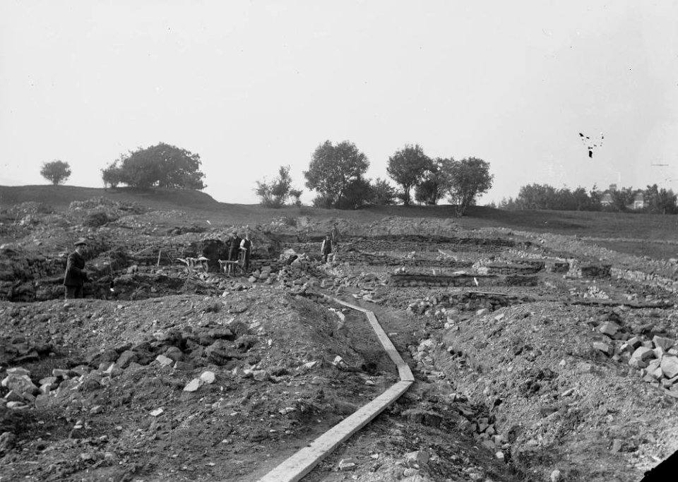 Excavating in Radnorshire (1295125)