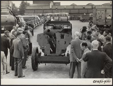 Excursies, politici, fabrieken, autos, Bestanddeelnr 047-1305