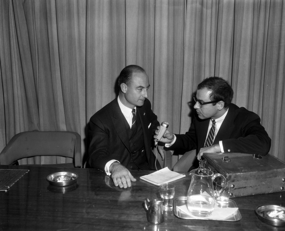 Ex-formateur drs. W.K.N. (Norbert) Schmelzer praat na afloop van een persconfer…, Bestanddeelnr 919-7520