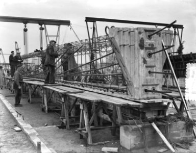 Excursie van 250 ingenieurs bij nieuwe Amstelbrug. Ingenieurs bezichtigen de bru, Bestanddeelnr 905-7884