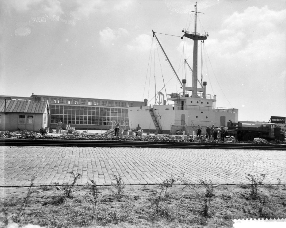 Exterieur van de Havenvakschool in Rotterdam dat door Minister Cals op 24 septem, Bestanddeelnr 910-6249