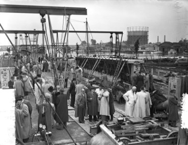 Excursie van 250 ingenieurs bij nieuwe Amstelbrug. Ingenieurs bezichtigen de bru, Bestanddeelnr 905-7881