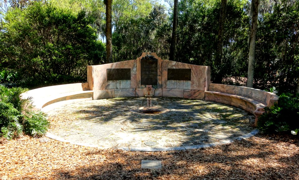 Exedra - Bok Tower Gardens - DSC02230