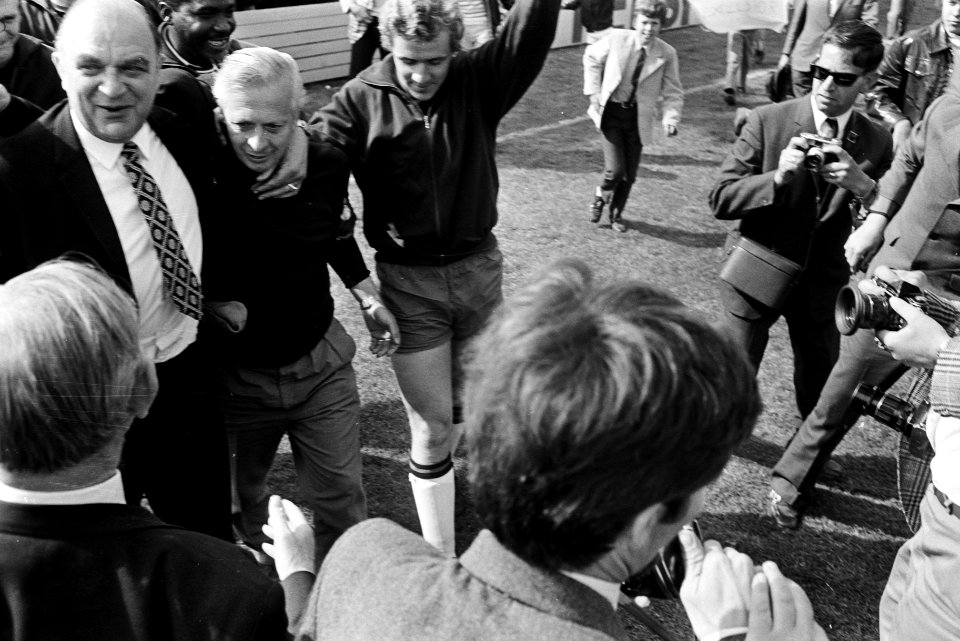 Excelsior tegen Elinkwijk 3-1 Excelsior naar ere-divisie v.l.n.r. Henk Zon (voo, Bestanddeelnr 923-5607