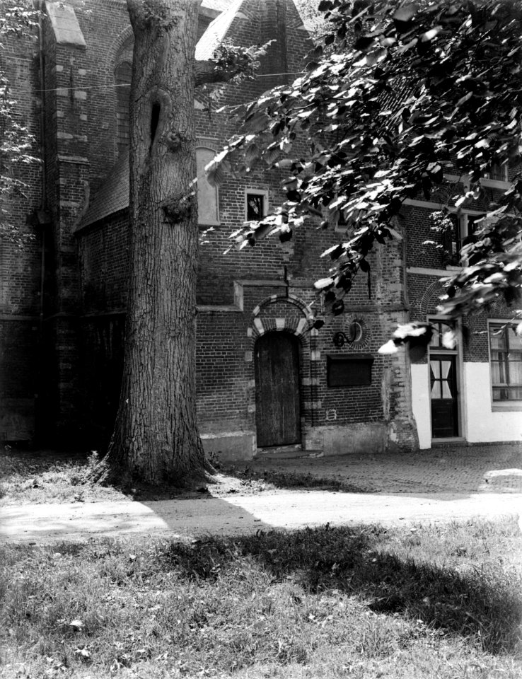 Exterieur van de Grote of St-Nicolaaskerk in Monnickendam, Bestanddeelnr 252-0728