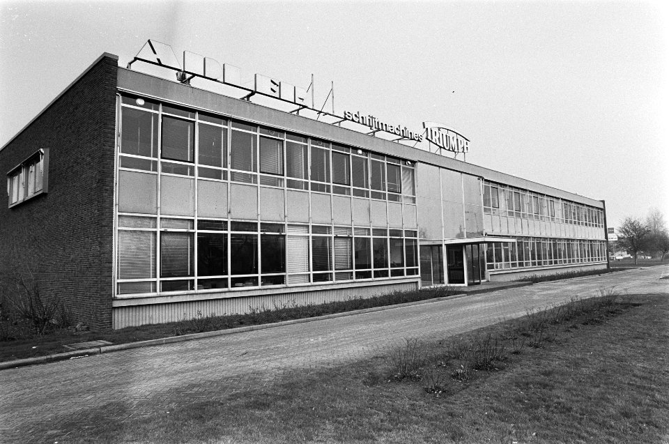 Exterieur van Adler-schrijfmachinefabriek in Leiden die moet sluiten, Bestanddeelnr 931-3436