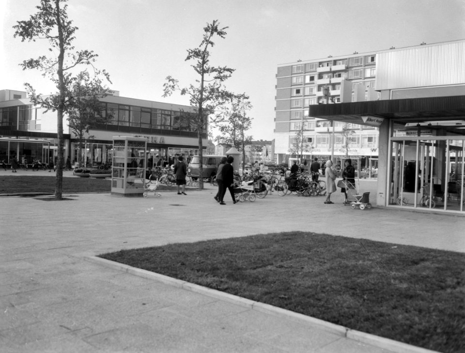 Excursie Tuindorp Osdorp, overzicht groot winkelcentrum Osdorp, Bestanddeelnr 917-0269