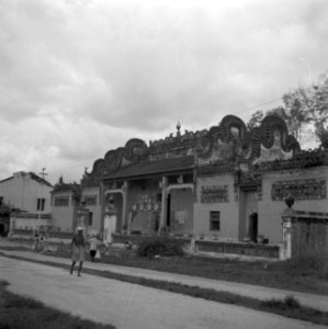 Exterieur van een Chinese tempel in Kuala Lumpur, Bestanddeelnr 255-6659