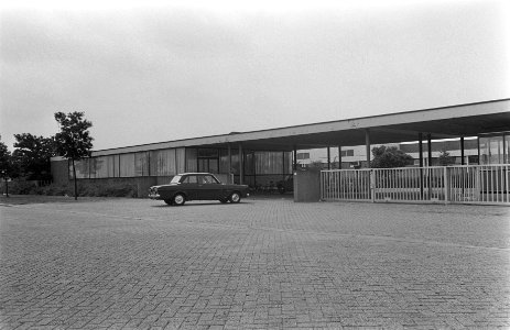 Exterieur van de Spandon fabriek in Tilburg, toegangshek tot het bedrijfsterrein, Bestanddeelnr 923-6340