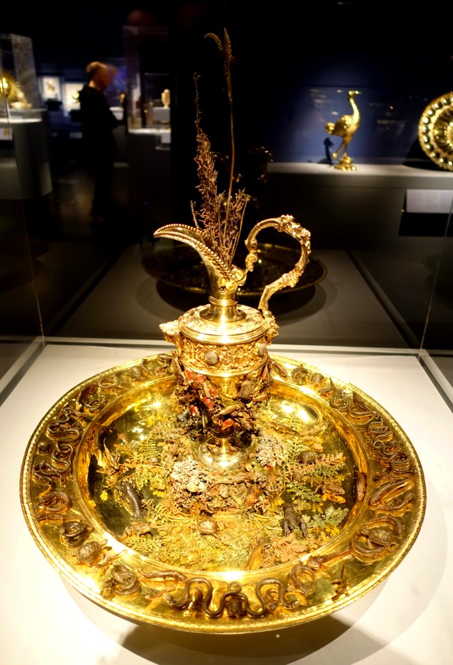 Ewer and basin with life casts, by Peter Kuster, Germany, Nuremberg, c. 1550, gilded and cold painted silver - Metropolitan Museum of Art - New York City - DSC06910