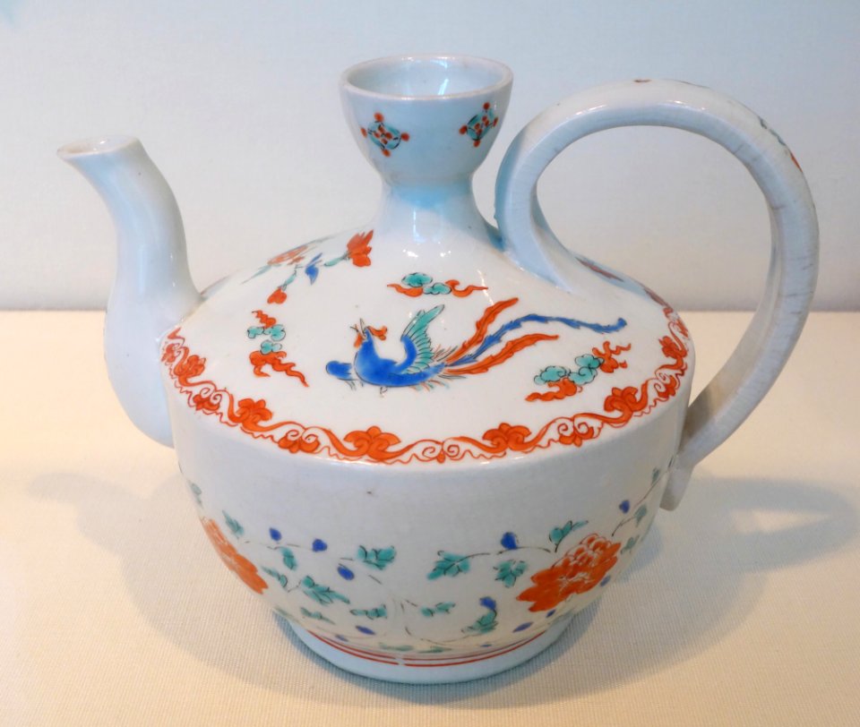 Ewer, Japan, Arita region, Saga, approx. 1700-1800, Kakiemon-type Arita ware, porcelainwith overglaze enamel - Asian Art Museum of San Francisco - DSC01485