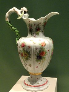 Ewer, c. 1760, Doccia Porcelain Factory, Florence, Italy, porcelain, enamels, gilding - Art Institute of Chicago - DSC09775