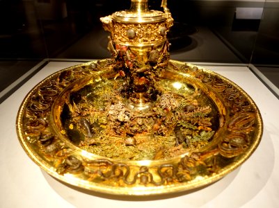Ewer and basin with life casts, by Peter Kuster, Germany, Nuremberg, detail, c. 1550, gilded and cold painted silver - Metropolitan Museum of Art - New York City - DSC06912