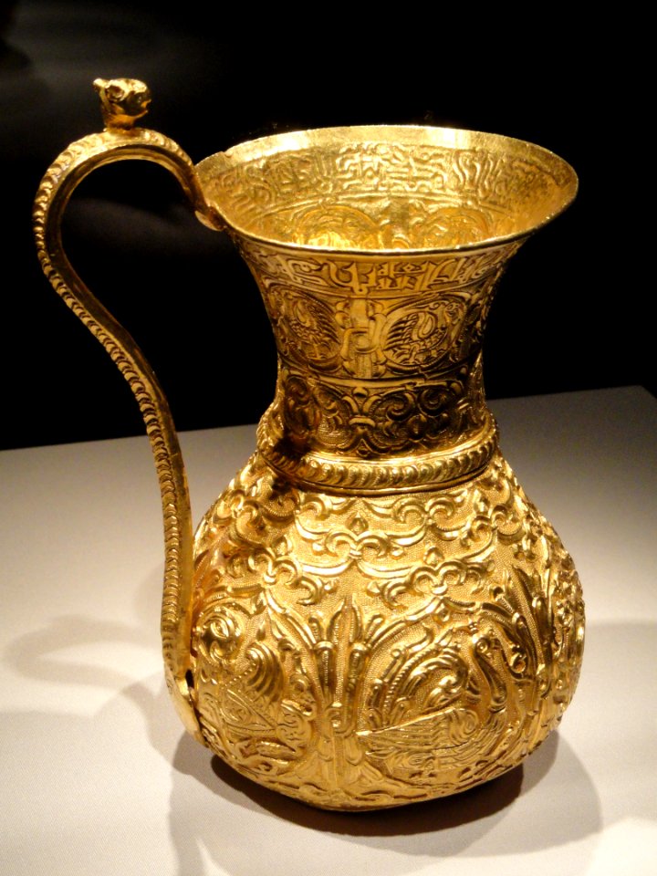 Ewer inscribed with name and titles of Abu Mansur Izz al-Amir al-Bakhtiyar ibn Muizz al-Dawla, view 1, Buyid period, Iran, 3rd quarter of 10th century AD, gold - Arthur M. Sackler Gallery - DSC05770