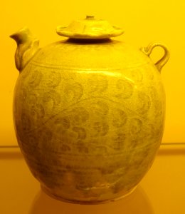Ewer, Ly-Tran dynasty, 11th-14th century AD, white and celadon glazed ceramic - National Museum of Vietnamese History - Hanoi, Vietnam - DSC05524