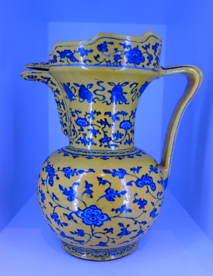 Ewer, China, Qing dynasty, 18th-19th century, porcelain - Brooklyn Museum - Brooklyn, NY - DSC08333