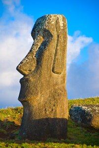 Sculpture mohais travel