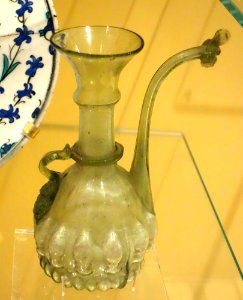 Ewer inspired by Venetian glass, Iran, 18th century, mould-blown and tooled glass - Royal Ontario Museum - DSC04685