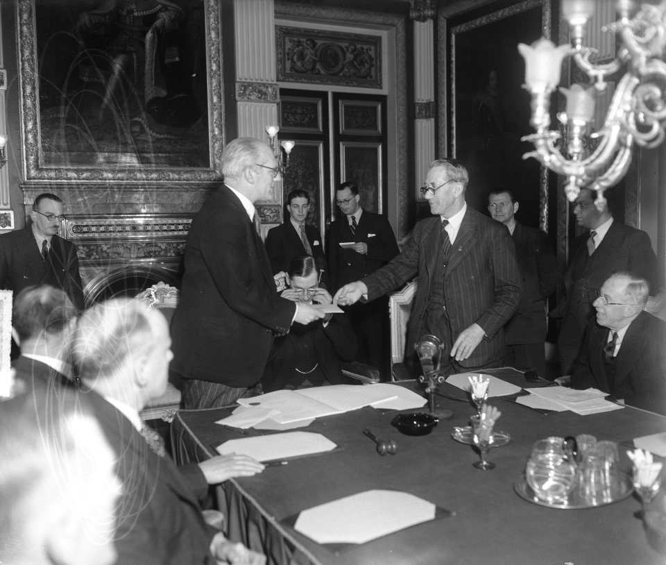 Evonden voor In de Trèves zaal van het ministerie van Verkeer en Waterstaat te, Bestanddeelnr 903-2824