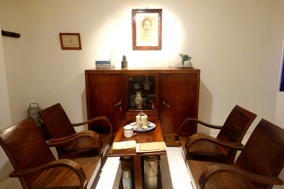 Everyday objects display - Vietnamese Women's Museum - Hanoi, Vietnam - DSC04214