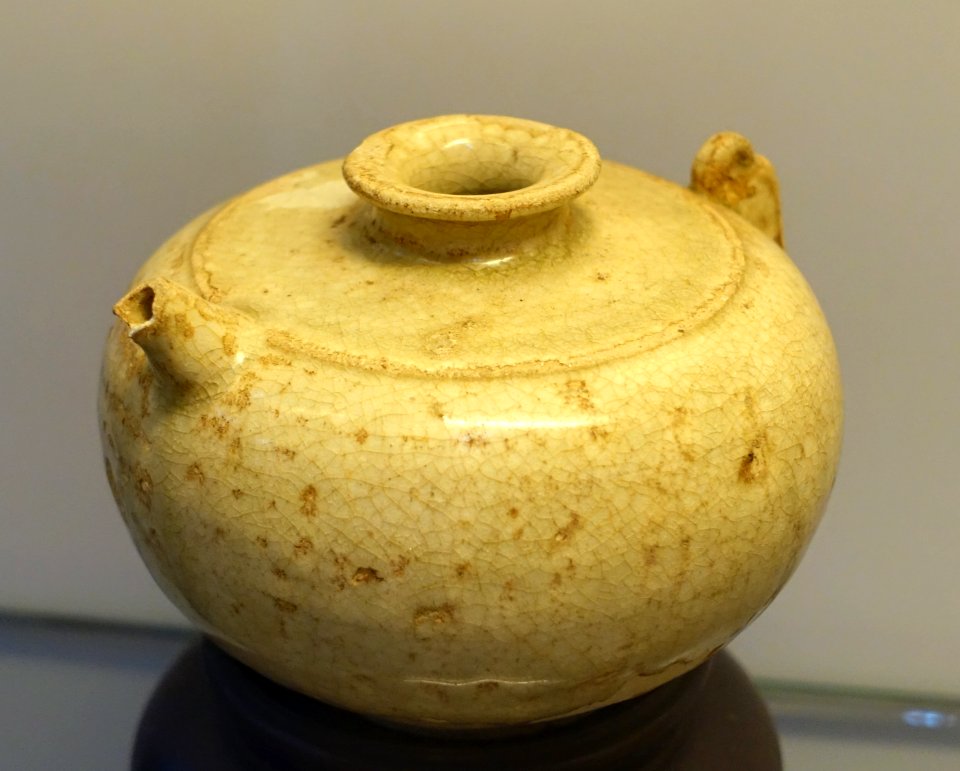Ewer, Ly dynasty, 11th-12th century AD, stoneware - Museum of Vietnamese History - Ho Chi Minh City - DSC06190
