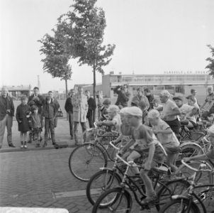 Evert Dolman startte jeugdwielren-zesdaagse te Rotterdam-Zuid, Bestanddeelnr 919-1875