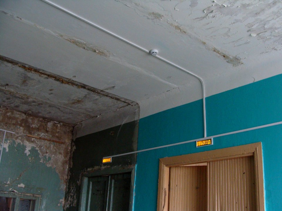 Exit sign in Russia (32)