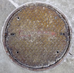 Eversource Electric Cat No 1347, Made in USA - manhole cover - Cambridge, MA - DSC02573-001