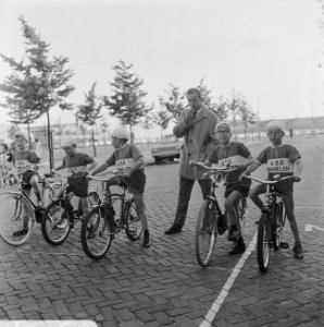 Evert Dolman startte jeugdwielren-zesdaagse te Rotterdam-Zuid, Bestanddeelnr 919-1874