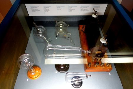 Exhibit case - Röntgen-Gedächtnisstätte Würzburg - Würzburg, Germany - DSC04256
