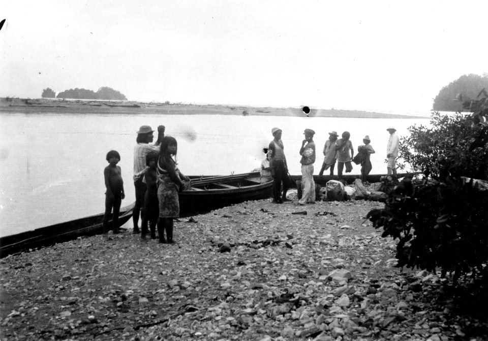 Expedtionsdeltagare och indianer. Chocó. Colombia - SMVK - 004121