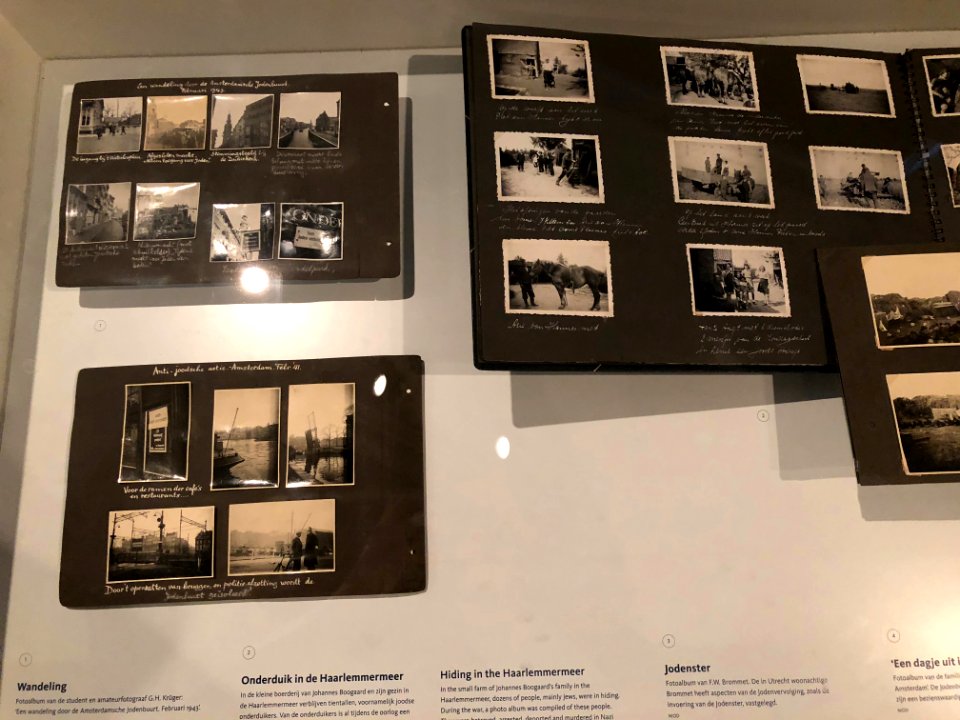 Exhibition The persecution of the Jews in photographs - albums