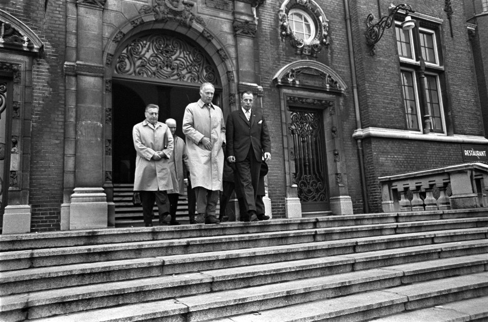 Ex-koning Leopold III van België heeft het Instituut voor de Tropen in Amsterdam, Bestanddeelnr 919-0180