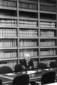 Ex-minister Van der Stee wordt door een Kamercommissie gehoord over Almirante Gr, Bestanddeelnr 934-4730