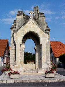 Fayet (Aisne) mémorial 14-18 portail chapelle St.Clément